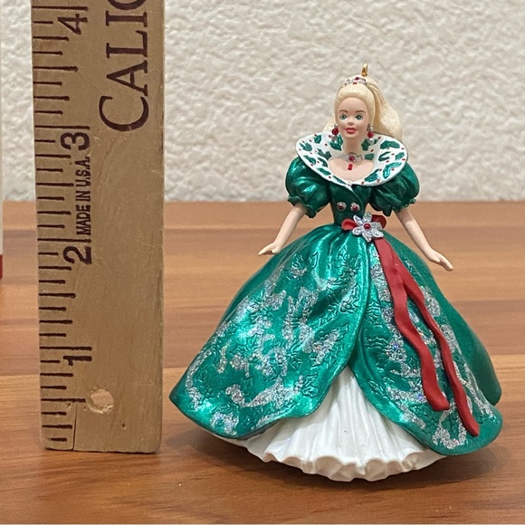 Vintage 1995 Hallmark Keepsake Holiday Barbie Christmas Tree Ornament - Picture 8 of 12